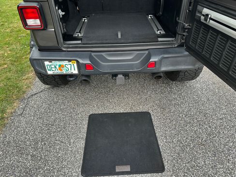 Used 2019 Jeep Wrangler Unlimited Sahara image 31