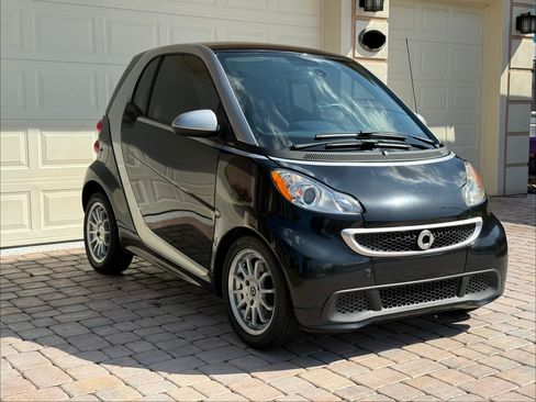 Used 2013 smart fortwo pure RWD image 4