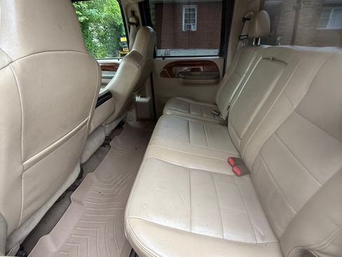 Used 2004 Ford F250 Lariat image 2