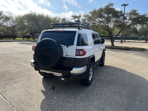 Used 2012 Toyota FJ Cruiser Sport Utility 2D w/ Upgrade Pkg image 10