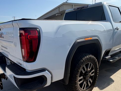 Used 2020 GMC Sierra 2500 AT4 w/ AT4 Premium Package AWD/4WD image 1
