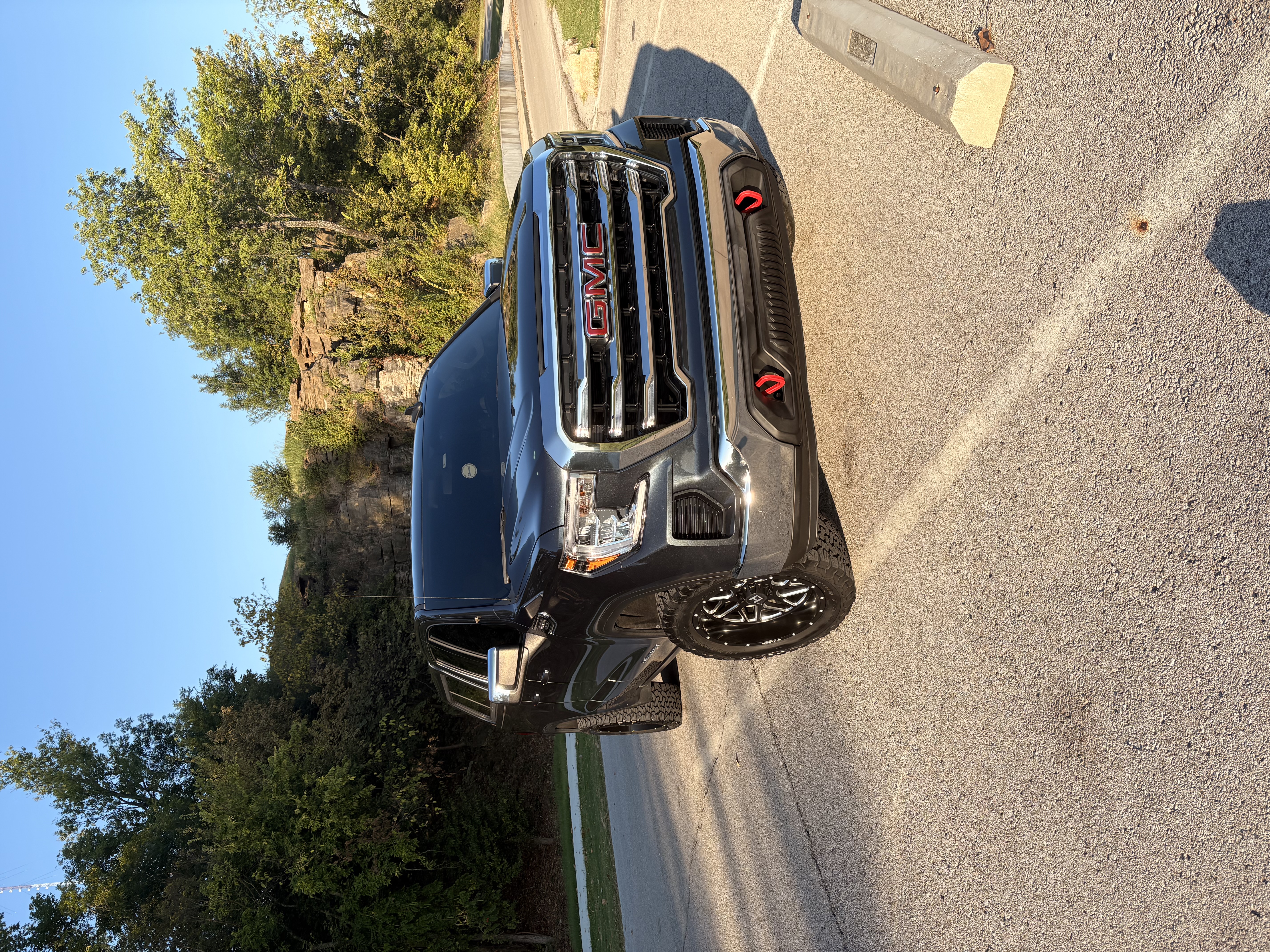 Used 2019 GMC Sierra 1500 SLE w/ SLE Value Package RWD image 1