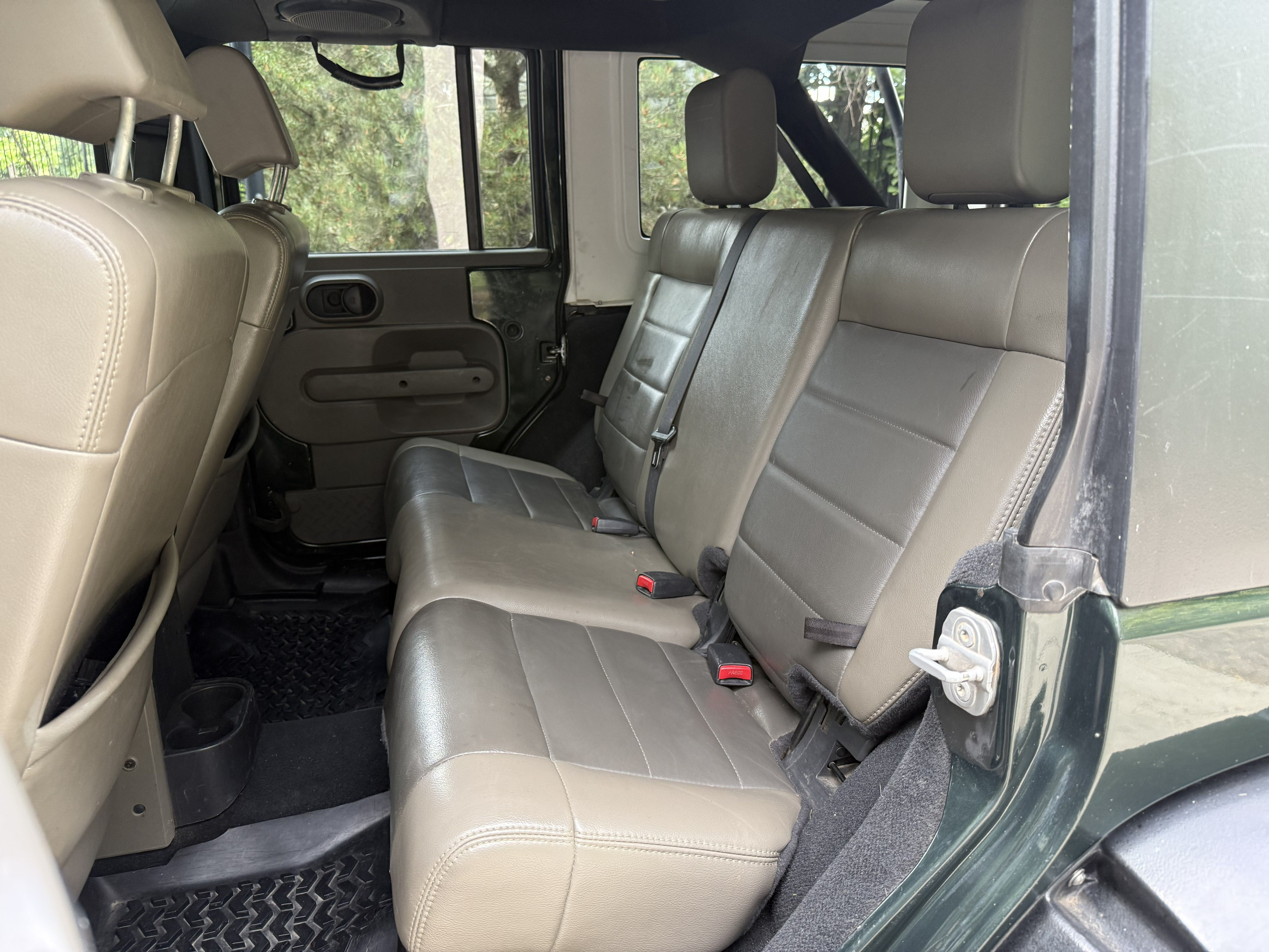 Used 2010 Jeep Wrangler Unlimited Rubicon w/ Dual Top Group AWD/4WD image 16