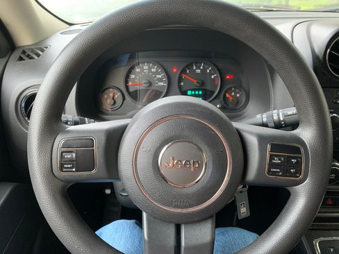 Used 2011 Jeep Patriot Sport image 12