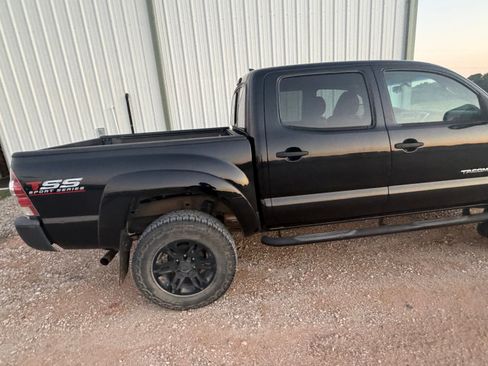 Used 2015 Toyota Tacoma 4x4 Double Cab w/ SR5 Package image 4