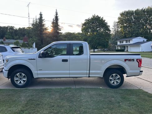 Used 2016 Ford F150 XL w/ Equipment Group 101A Mid AWD/4WD image 4