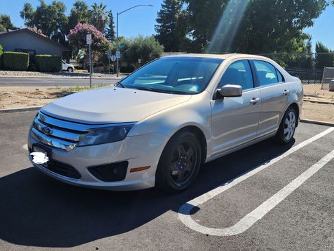 Used 2010 Ford Fusion SE image 2