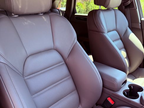 Used 2025 Porsche Macan image 10