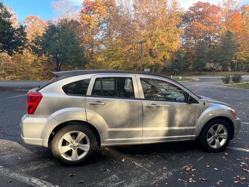 Used 2010 Dodge Caliber SXT image 4