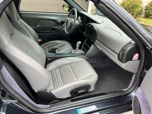 Used 2004 Porsche Boxster RWD image 21