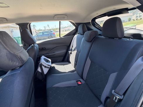 Used 2018 Nissan Kicks S FWD image 9