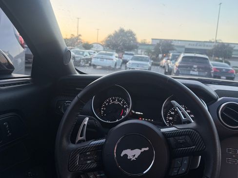 Used 2019 Ford Mustang Coupe RWD image 12