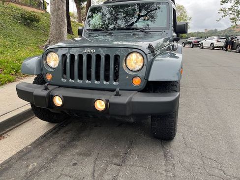 Used 2015 Jeep Wrangler Unlimited Rubicon w/ Connectivity Group image 1