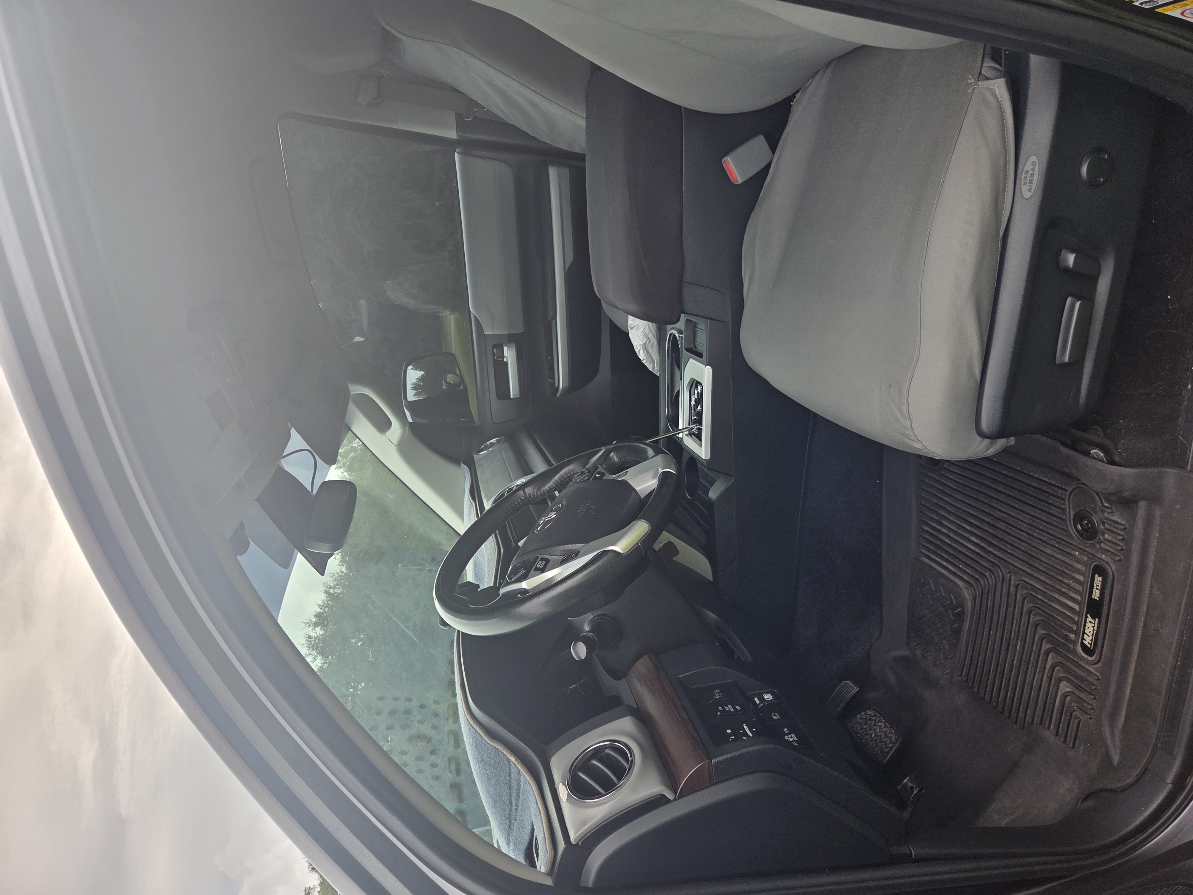 Used 2018 Toyota Tundra Limited w/ Limited Premium Package AWD/4WD image 10