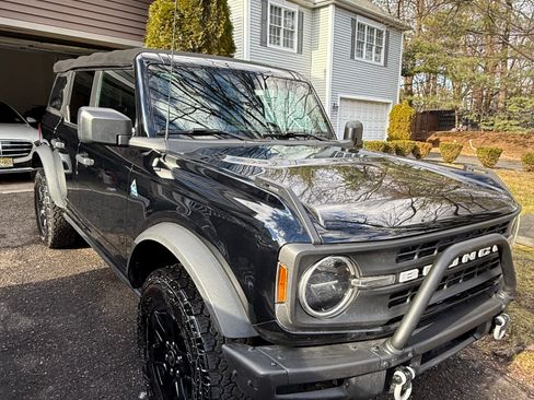 Used 2021 Ford Bronco Black Diamond image 4