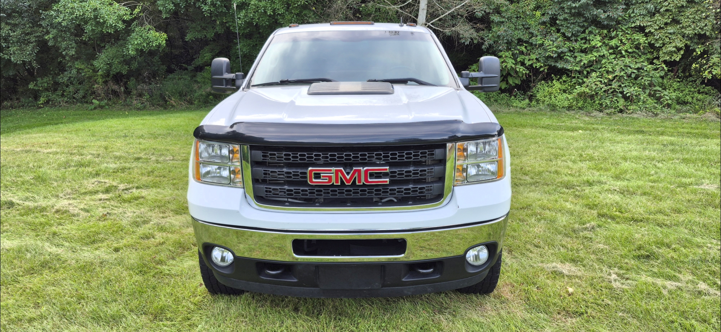 Used 2011 GMC Sierra 2500 SLE w/ SLE Preferred Package AWD/4WD image 4