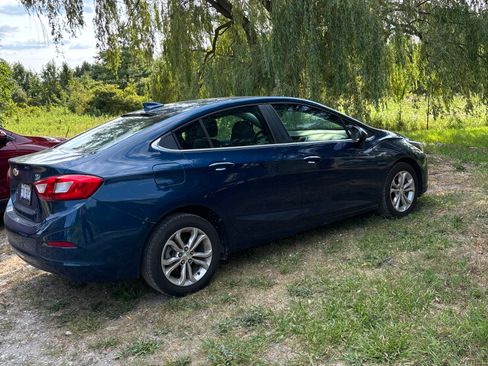 Used 2019 Chevrolet Cruze LT w/ Convenience Package FWD image 11