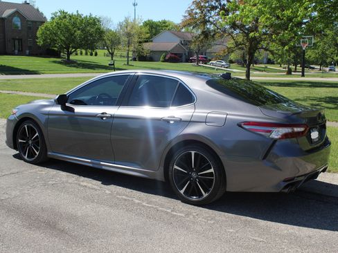 Used 2018 Toyota Camry XSE image 8