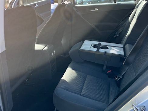 Used 2014 Volkswagen Tiguan S image 5