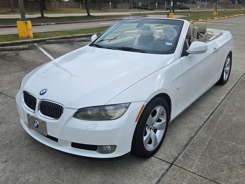Used 2010 BMW 328i Convertible image 2