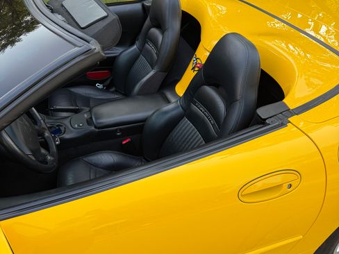 Used 2002 Chevrolet Corvette Convertible w/ Preferred Equipment Group2 RWD image 4