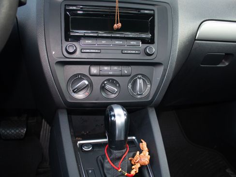 Used 2015 Volkswagen Jetta SE image 32