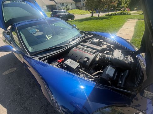 Used 2007 Chevrolet Corvette Coupe w/ Performance Package RWD image 30
