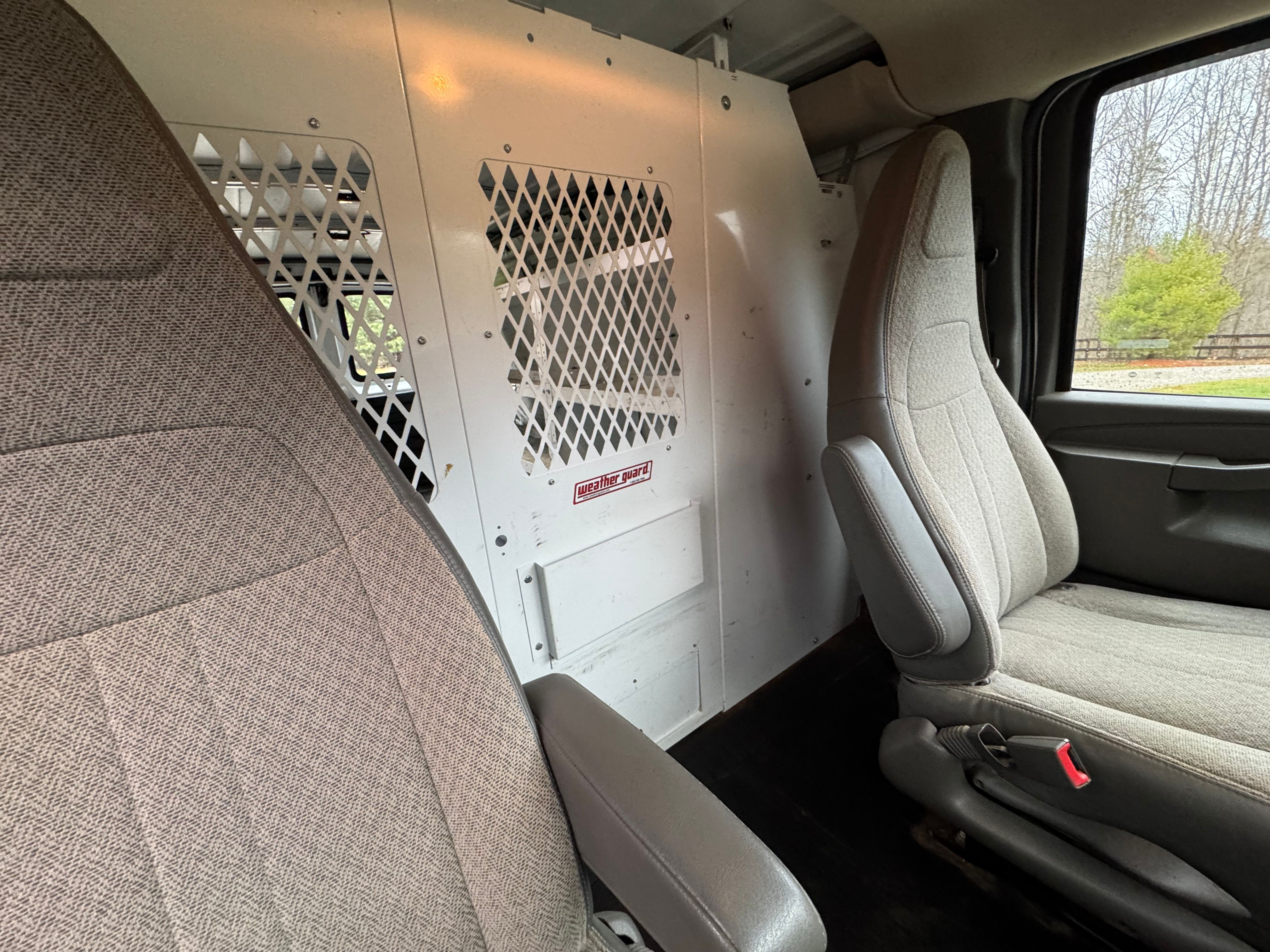 Used 2018 Chevrolet Express 2500 w/ Driver Convenience Package RWD image 12