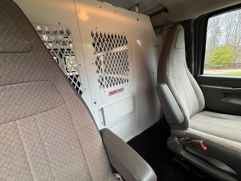 Used 2018 Chevrolet Express 2500 w/ Driver Convenience Package image 12