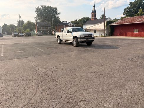 Used 2005 Chevrolet Silverado 2500 LS w/ Heavy-Duty Power Package AWD/4WD image 1