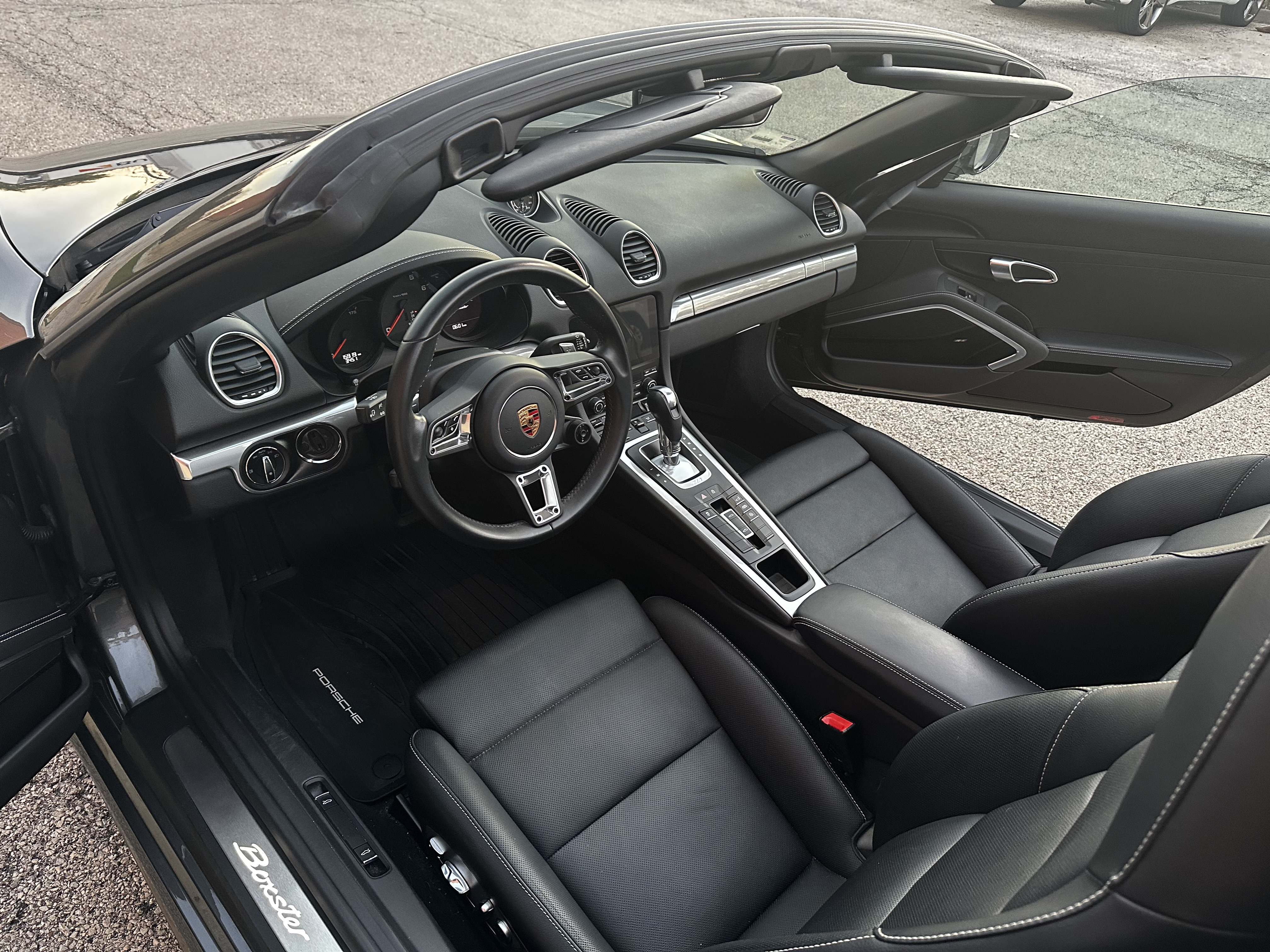 Used 2024 Porsche 718 Boxster RWD image 11