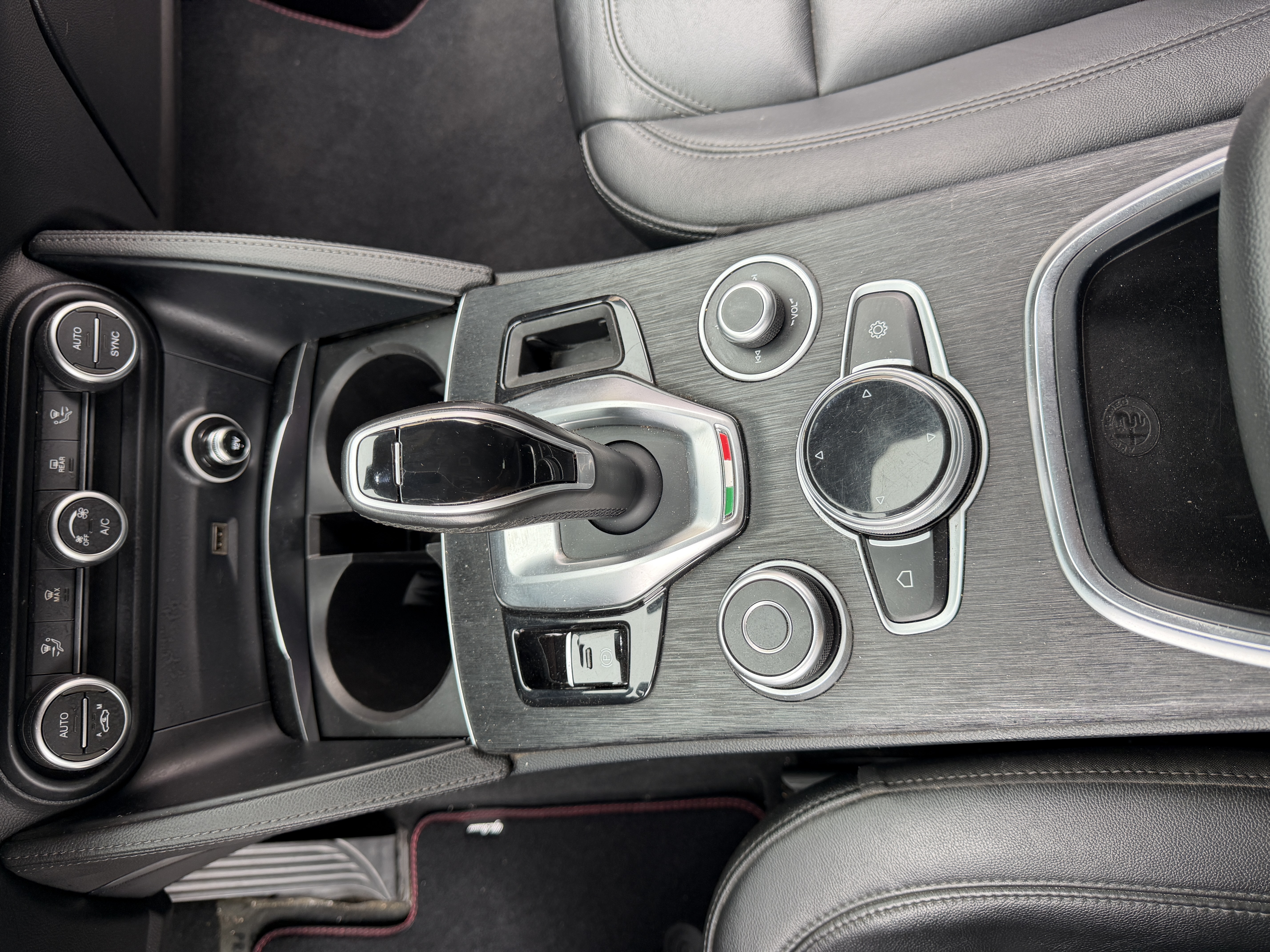 Used 2021 Alfa Romeo Stelvio Sprint RWD image 31