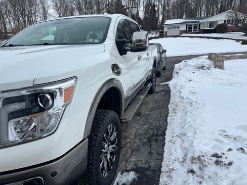 Used 2018 Nissan Titan Platinum Reserve w/ Platinum Utility Package image 5