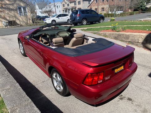 Used 2004 Ford Mustang Convertible RWD image 5