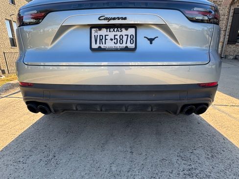 Used 2022 Porsche Cayenne E-Hybrid Sport Utility 4D image 13