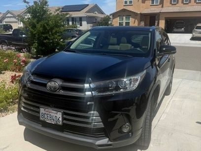 Used 2017 Toyota Highlander Limited Platinum