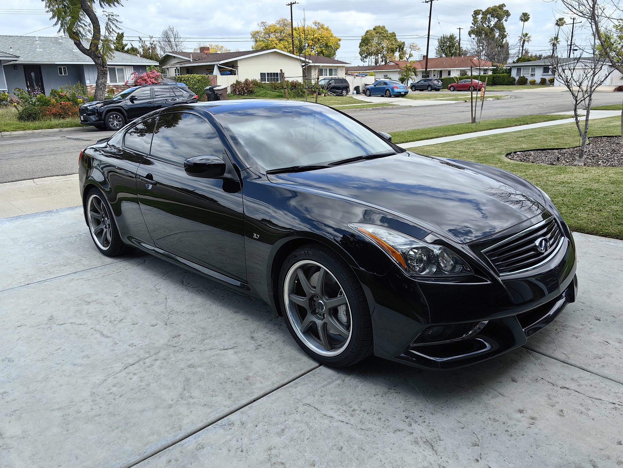 Used 2015 INFINITI Q60 Sport RWD image 1