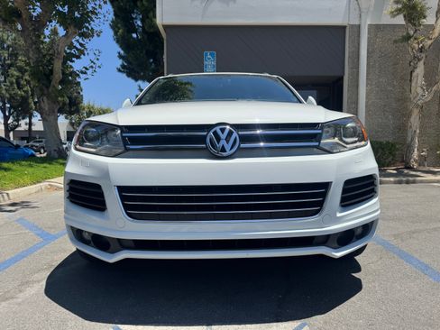 Used 2014 Volkswagen Touareg TDI AWD/4WD image 9