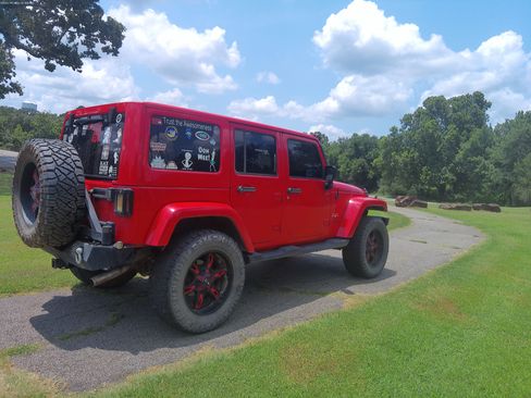 Used 2017 Jeep Wrangler Unlimited Sahara w/ Max Tow Package AWD/4WD image 4