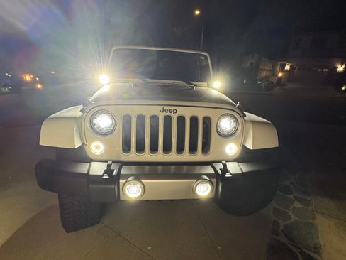 Used 2017 Jeep Wrangler Unlimited Sahara w/ Connectivity Group image 22