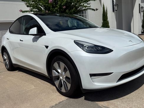 Used 2023 Tesla Model Y Long Range AWD/4WD image 4