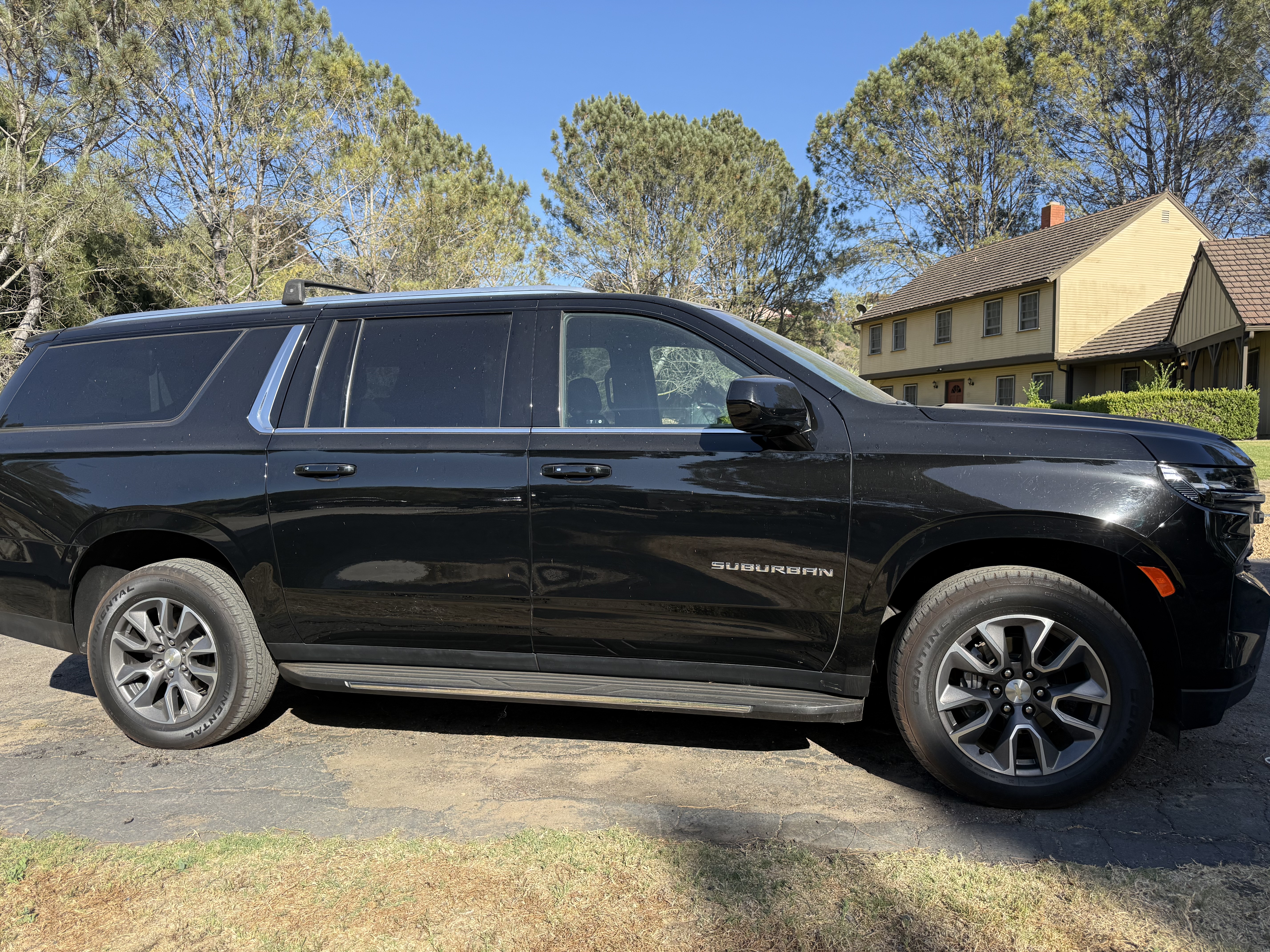 Used 2023 Chevrolet Suburban LS AWD/4WD image 1