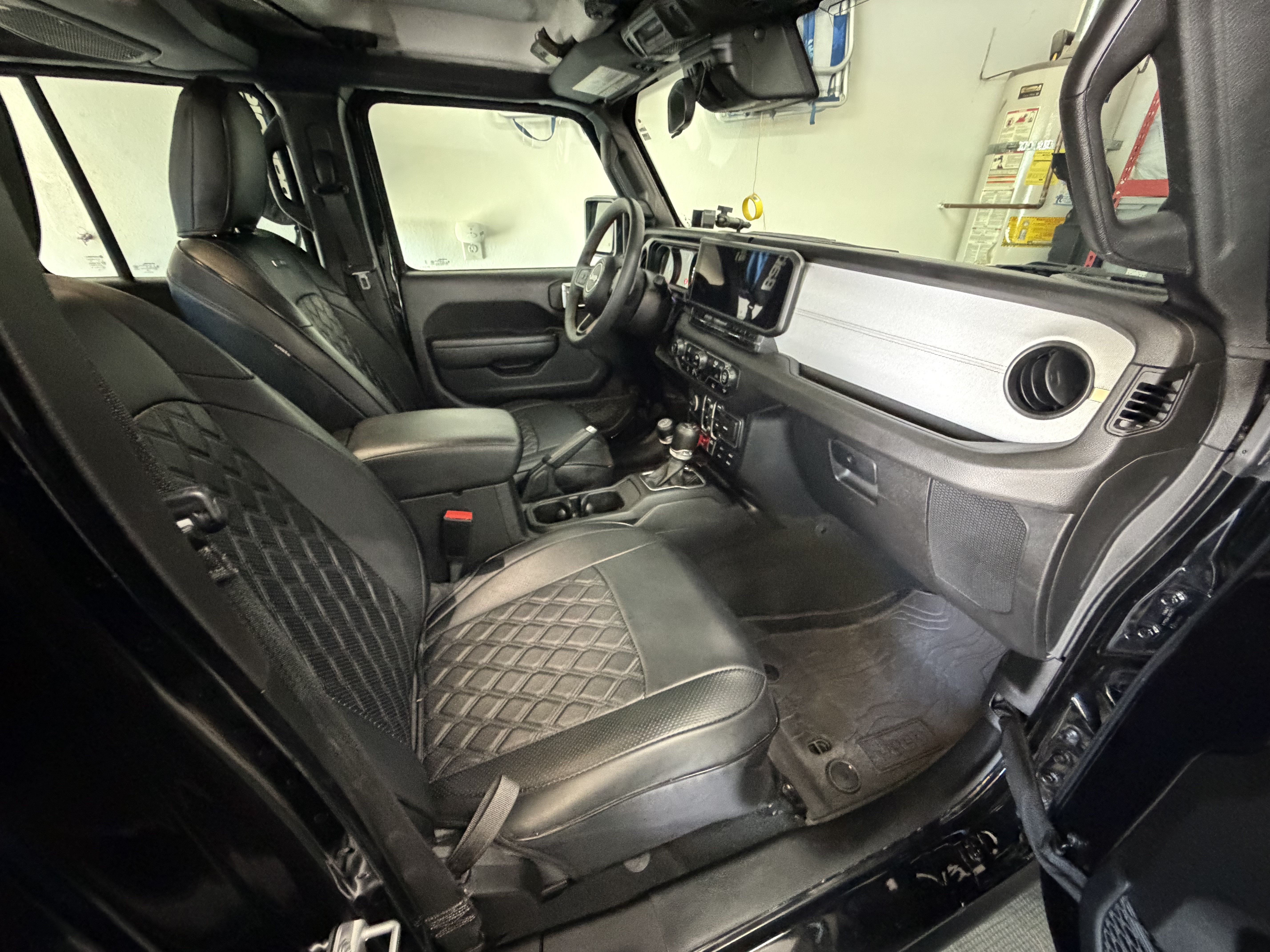 Used 2024 Jeep Wrangler Unlimited Sport AWD/4WD image 13