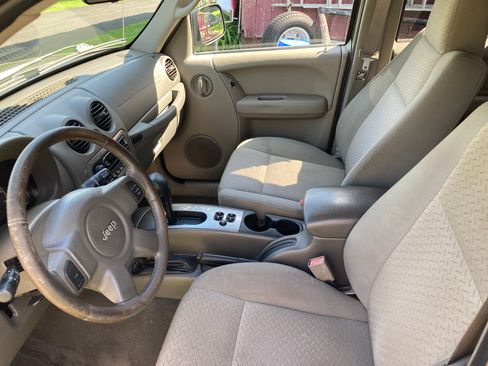 Used 2005 Jeep Liberty Renegade image 8