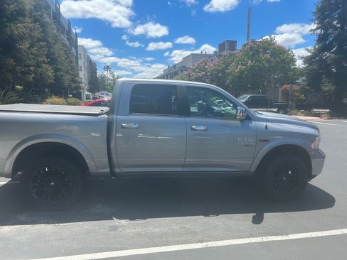 Used 2019 RAM 1500 Laramie AWD/4WD image 4