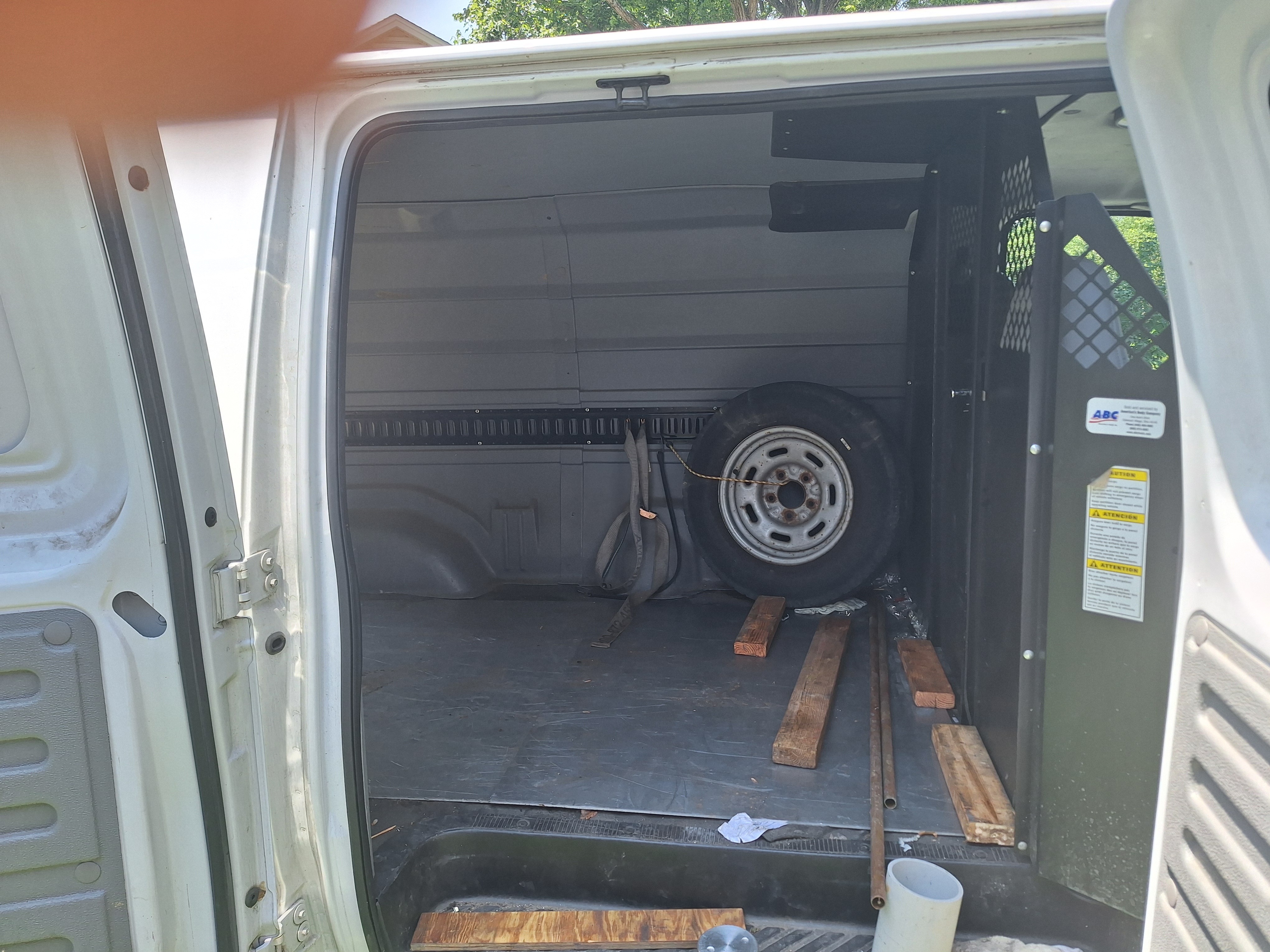 Used 2006 Ford E-150 and Econoline 150 RWD image 4