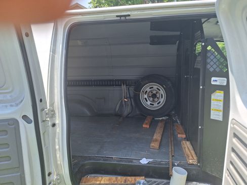 Used 2006 Ford E-150 and Econoline 150 RWD image 4