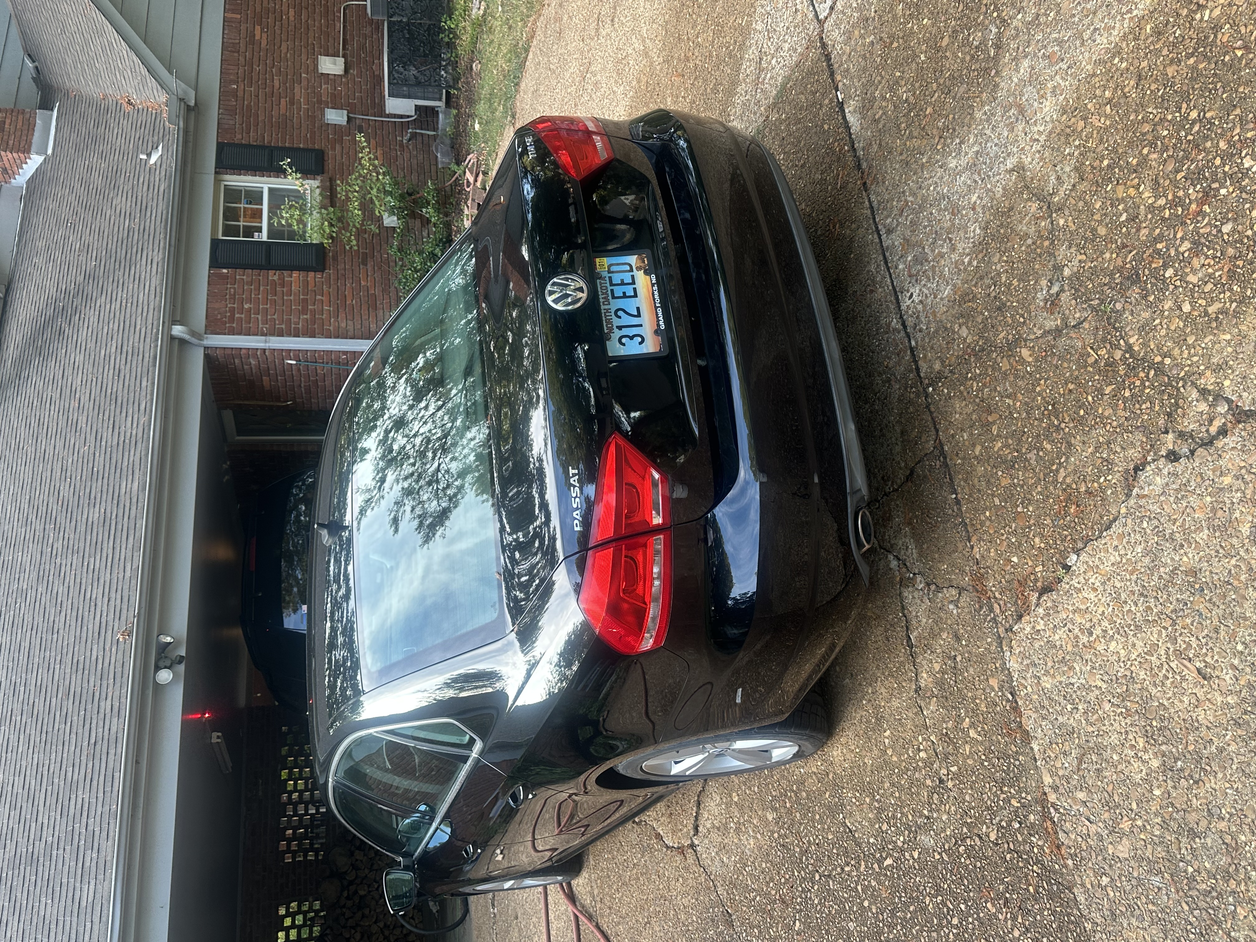 Used 2013 Volkswagen Passat TDI SE FWD image 4