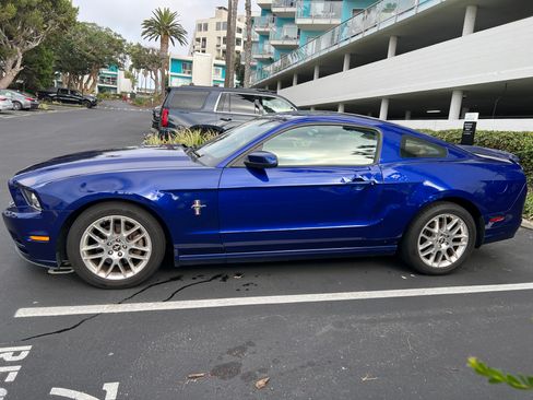 Used 2013 Ford Mustang Premium image 2