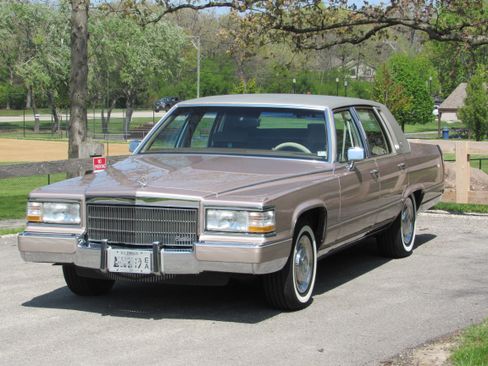 Used 1992 Cadillac Brougham RWD image 2